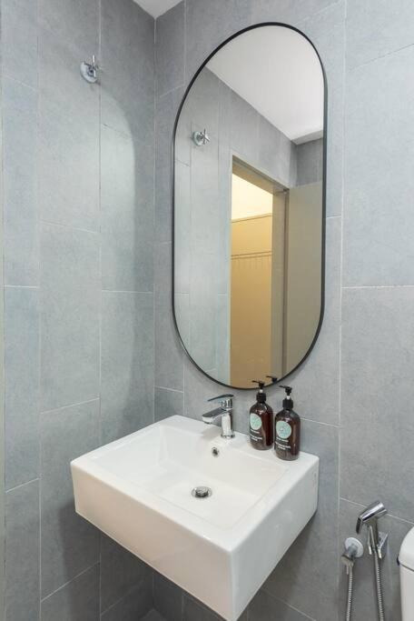 Pangsapuri Pure White 8pax M Vertica Mrt Infinity Pool