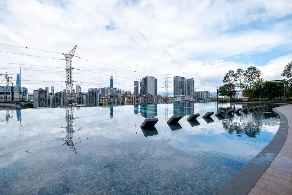 Pangsapuri Pure White 8pax M Vertica Mrt Infinity Pool