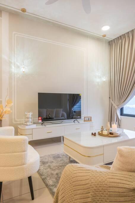 Pangsapuri Pure White 8pax M Vertica Mrt Infinity Pool