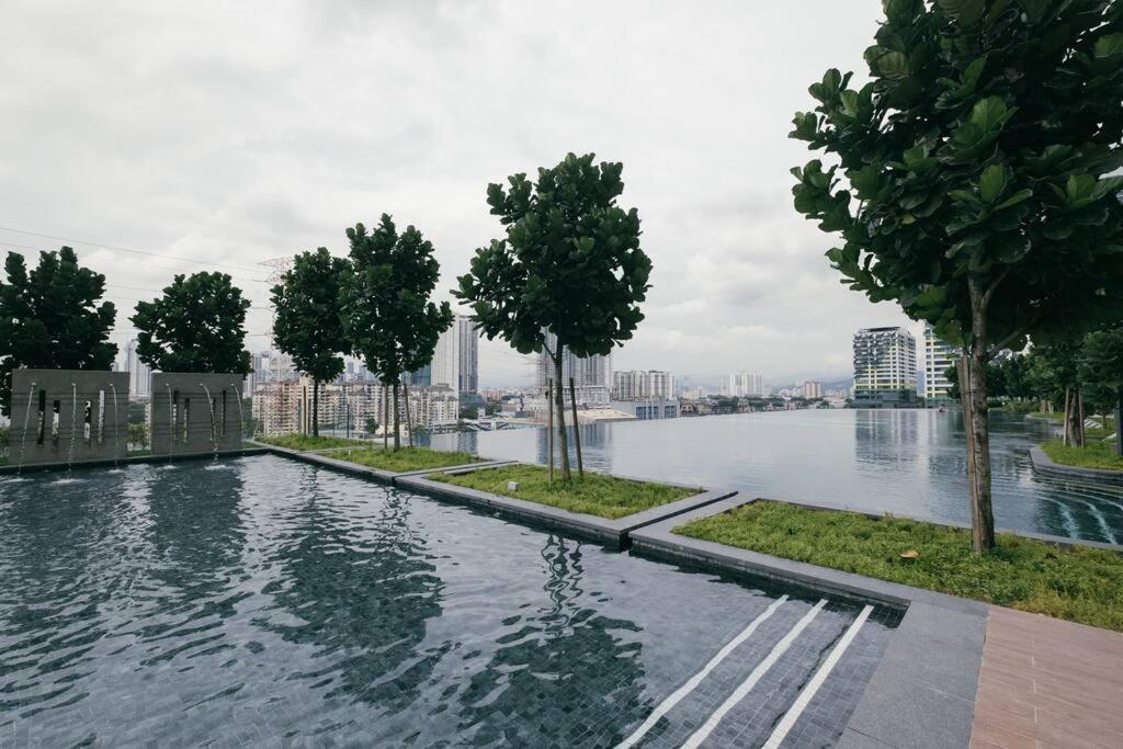 Pangsapuri Pure White 8pax M Vertica Mrt Infinity Pool *