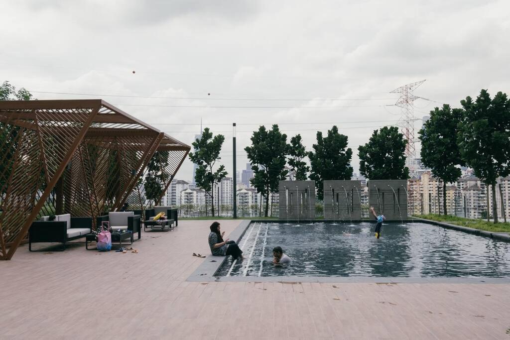 Pure White 8pax M Vertica Mrt Infinity Pool Pangsapuri Kuala Lumpur